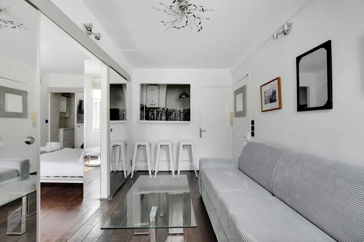 Paris Marais Beaubourg Area Apartment