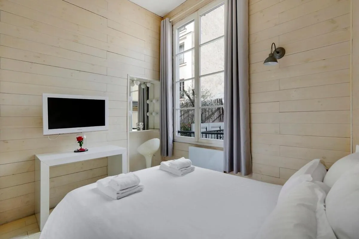 Paris Marais Beaubourg Area Apartment