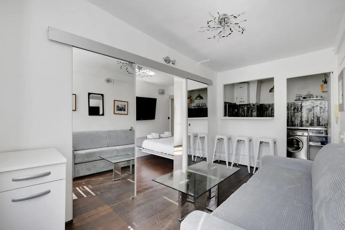 Paris Marais Beaubourg Area Apartment