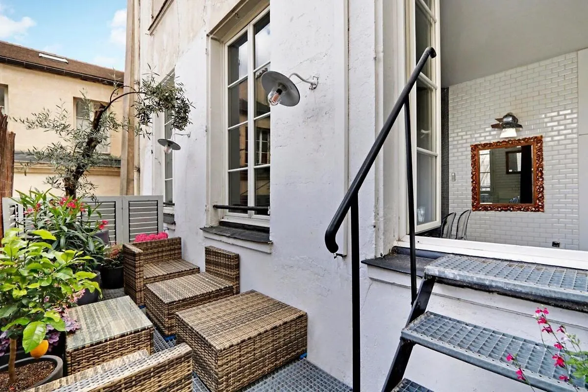 Paris Marais Beaubourg Area Apartment