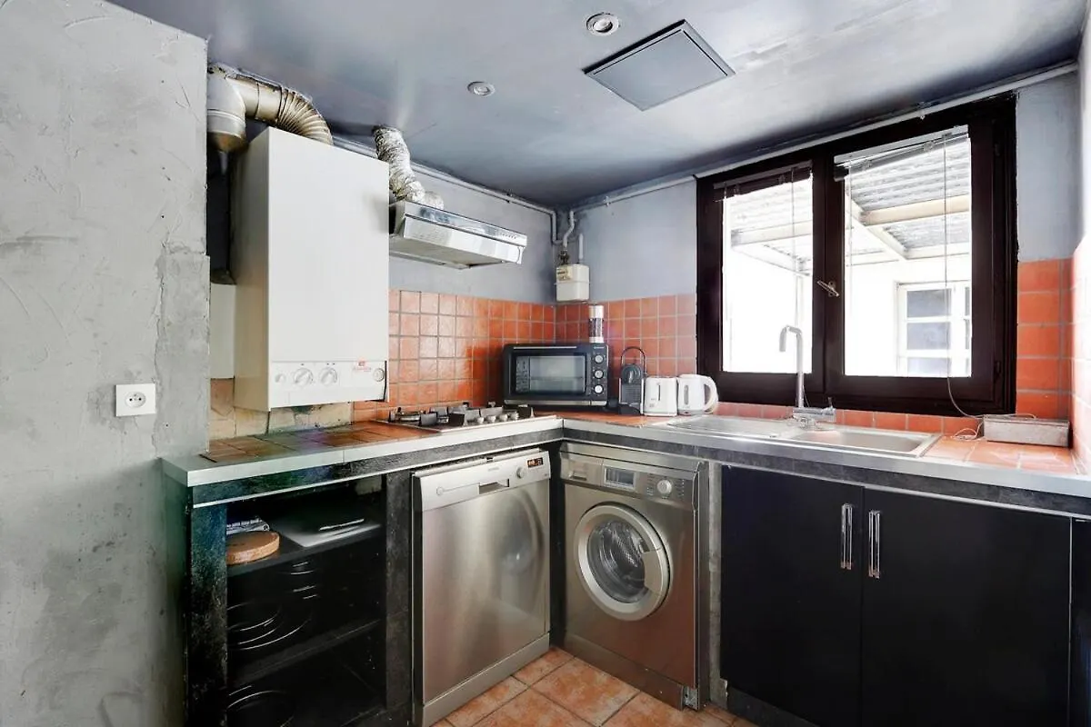 Paris Marais Beaubourg Area Apartment