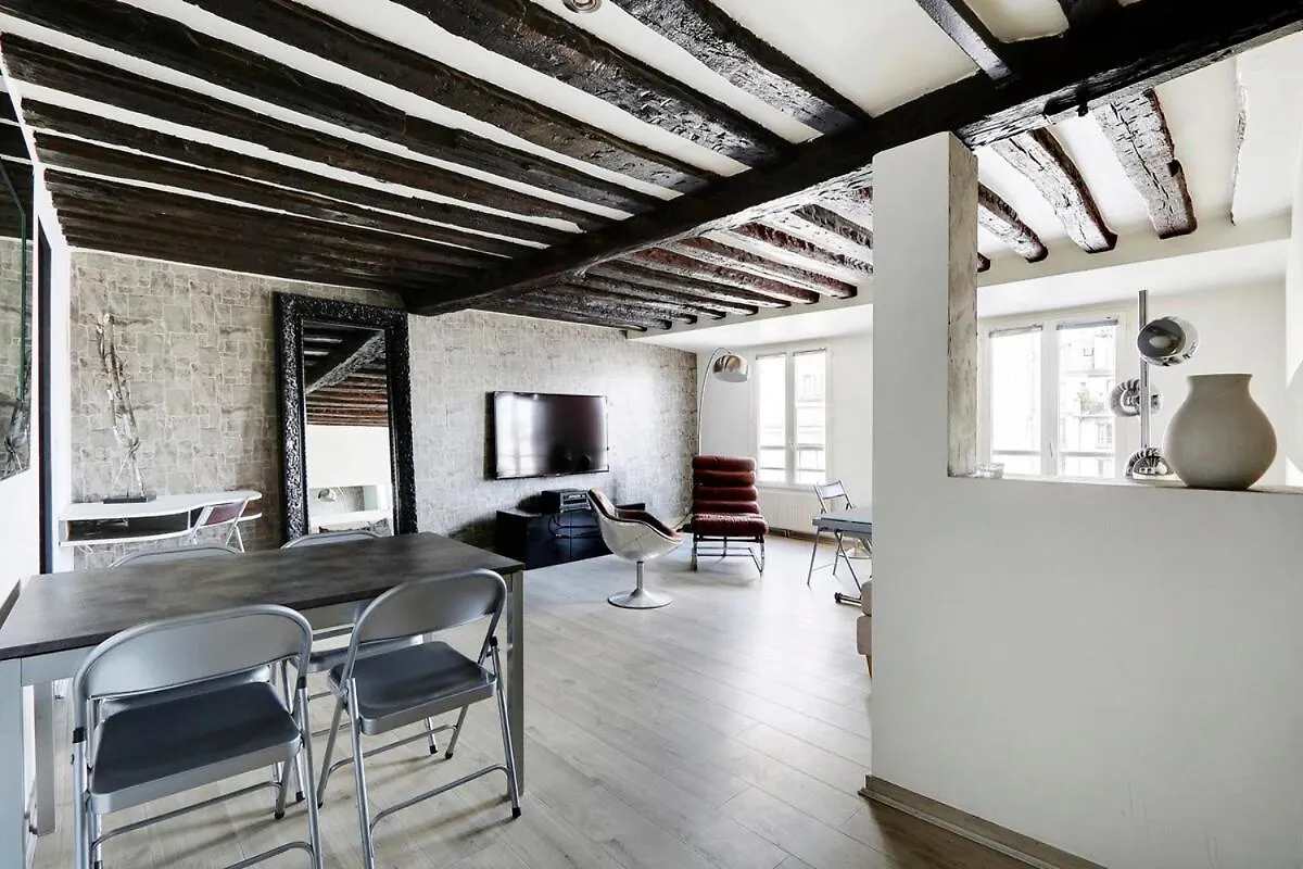 Paris Marais Beaubourg Area Apartment