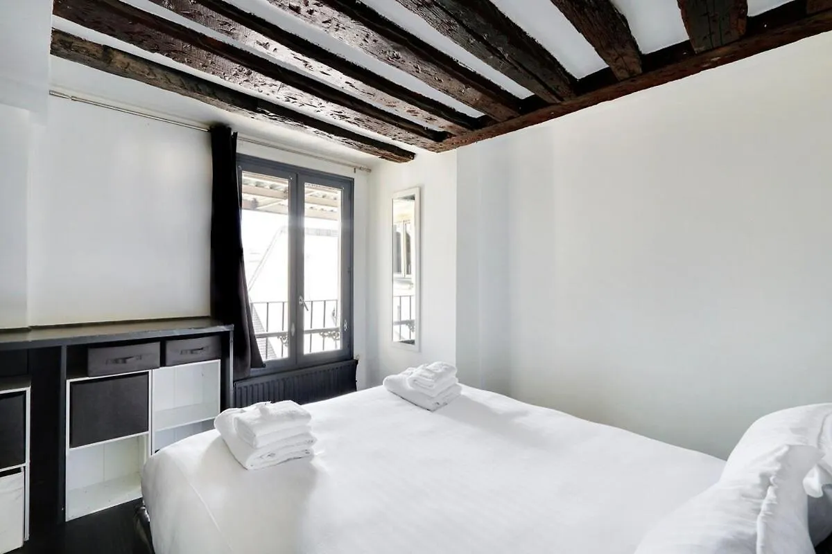Paris Marais Beaubourg Area Apartment