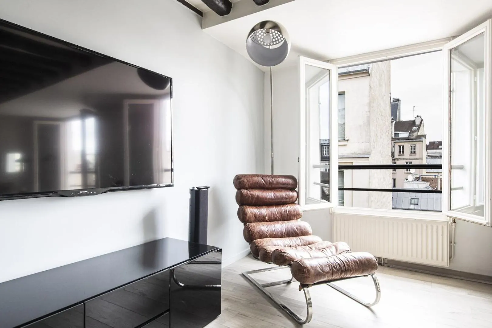 Paris Marais Beaubourg Area Apartment