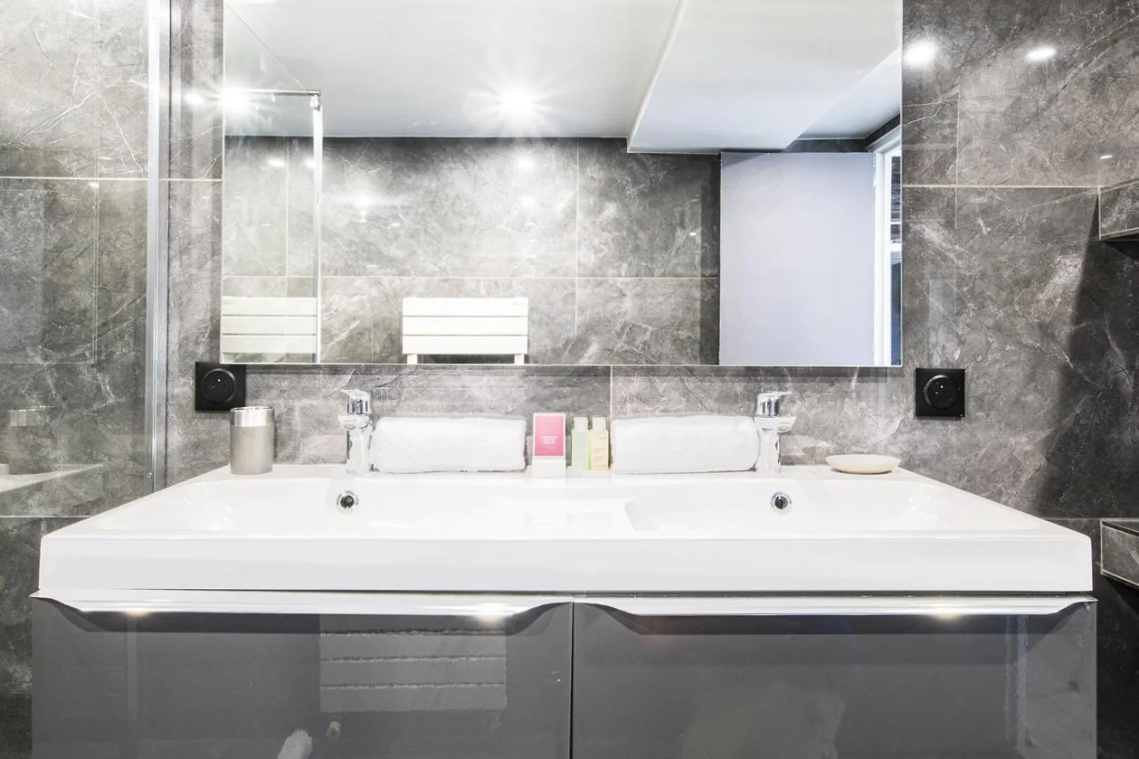 Paris Marais Beaubourg Area Apartment