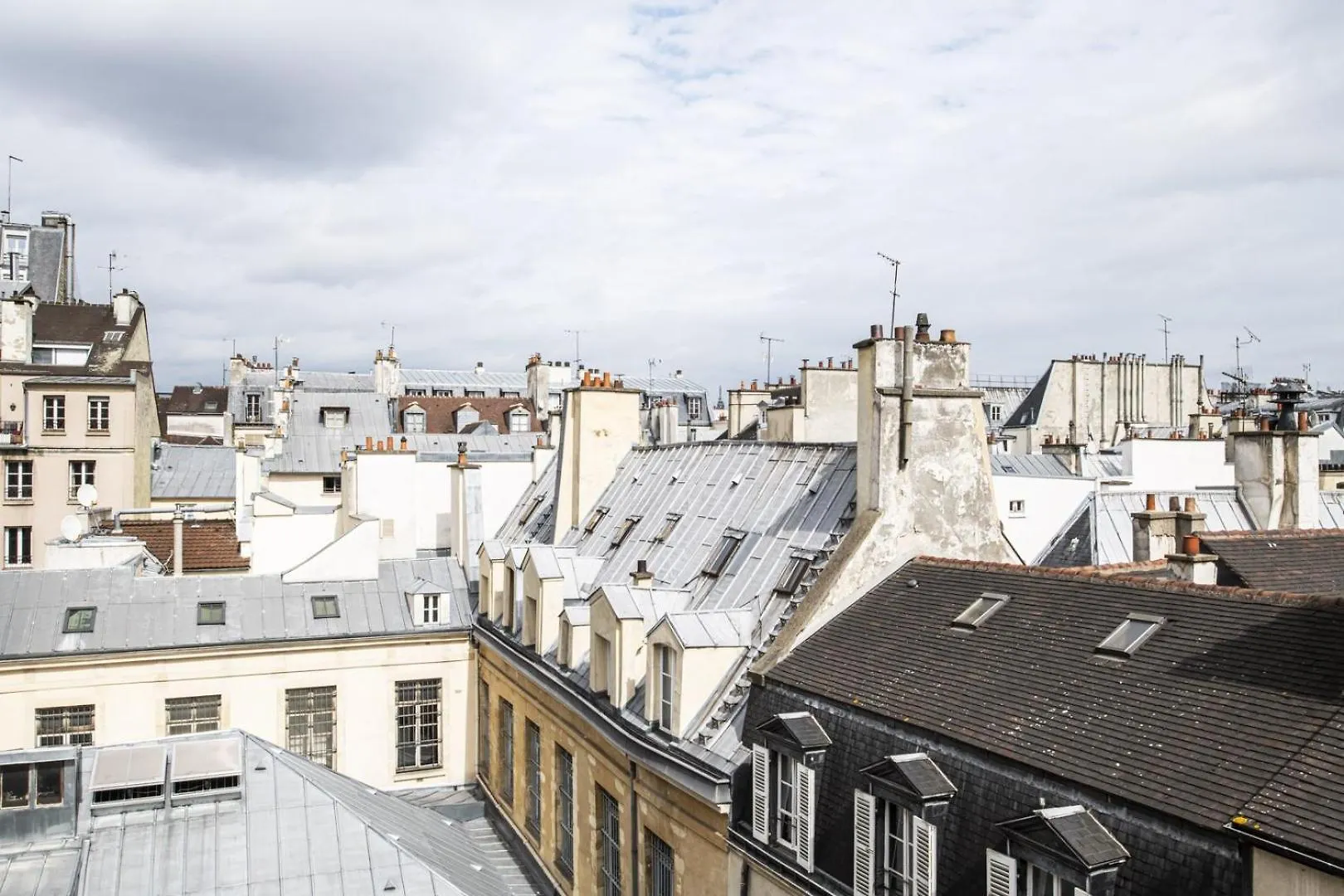 Paris Marais Beaubourg Area Apartment
