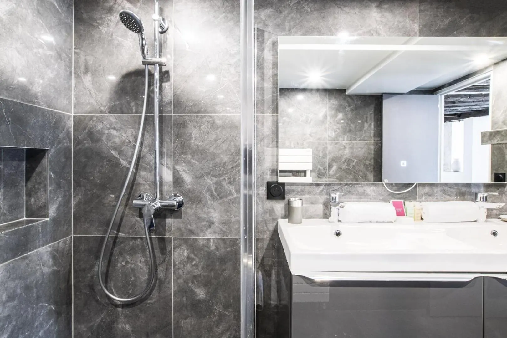 Paris Marais Beaubourg Area Apartment France